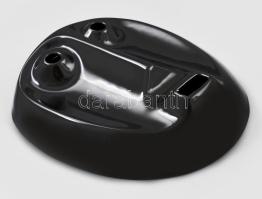 Zsolnay fekete maszk. Formába öntött porcelán fekete mázzal kenve. Terv.: Gazder Antal, cca 1960-197...