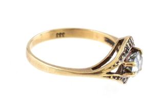 8K arany (Au) gyűrű kővel. Jelzett, bruttó: 2,3 g, méret: 58