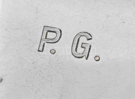 Ezüst (Ag) cigaretta tárca, Payer Gizella képzőművész monogramjával, cca 1930, jelzett, 7×9 cm, 85 g