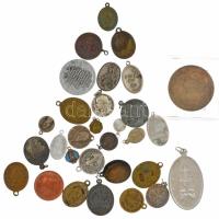 Magyar és külföldi 30db-os vallási medál és kegyérem tétel, közte jobb darabokkal T:1--3