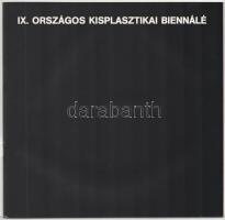 IX. Országos Kisplasztikai Biennálé. Pécs, 1983. Szerk.. Romváry Ferenc. Borító- és plakátterv: Pinc...