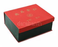 Kínai 8 személyes teázó készlet, kerámia, sárkány mintával díszítve, díszdobozban, használatlan