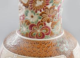 Nagyméretű kínai mintás padlóváza, masszába nyomott és festett díszítéssel, jelzéssel, minimális kop...