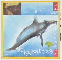 A.E. Bizottság - Jégkrémbalett. Vinyl, LP, Album, Gatefold. Start. Magyarország, 1984. SLPM 17825. Lemezborítót tervezte: Wahorn András. A betétlap eme oldalát feLugossy, efZámbó és Wahorn együtt csinálták). Betétlappal! VG++ (betétlap széle kissé foltos, borítón apró kopásnyomokkal)