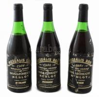 1981 + 1984 + 1985 Hosszúhegyi Merlot, 3 palack muzeális vörösbor, Hosszúhegyi Mezőgazdasági Kombinát, szakszerűen tárolt bontatlan palack vörösbor, kopott, sérült címkékkel, 0,75lx3