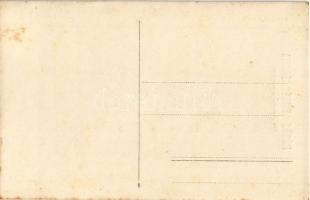 Tiszaszőlős, Tiszaszöllös; Hősök emlék szobor megkoszorúzva. photo (fl)