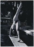 cca 1978 ,,Cigánykerék a trambulinon, szolidan erotikus felvétel, 1 db modern nagyítás, 21x15 cm