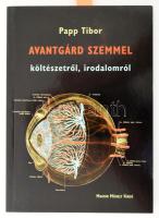 Papp Tibor: Avantgárd szemmel - költőkről, könyvekről. A borító tervezője és felelős szerkesztő, L. Simon László (1972-) József Attila-díjas író, költő, szerkesztő, politikus, a Magyar Nemzeti Múzeum későbbi igazgatója által Haraszty István &quot;Édeske&quot; (1934-2022), Kossuth-díjas szobrász, festőművész részére DEDIKÁLT példány. Bp., 2004, Magyar Műhely. 202p. Kiadói papírkötés.