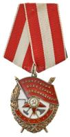 Szovjetunió ~1944. "Vörös Zászló érdemrend" zománcozott Ag kitüntetés eredeti mellszalaggal, hátoldalán "402396" sorszám (45x38mm) T:AU Soviet Union ~1944. "Order of the Red Banner" enamelled Ag decoration, with original ribbon, serial number "402396" on the backside C:AU