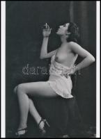 cca 1929 Demeter Károly (1892-1983) párizsi korszakából való szolidan erotikus felvétel, 1 db modern nagyítás, jelzés nélkül, 21x15 cm