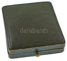 1873. "Hadiérem" aranyozott bronz kitüntetés gömbfüllel, eredeti tokban, hajtatlan mellsza...