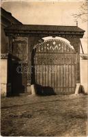 1940 Ditró, Gyergyóditró, Ditrau; Székely kapu (építette Mezey Tamás 1934-ben) / Transylvanian wood carving entry gate. photo (fl)