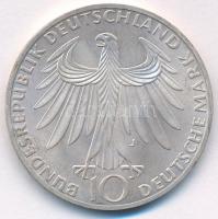 NSZK 1972J 10M Ag "Müncheni Olimpia - térdelő atléták" T:AU
Federal Republic Germany 1972...