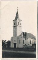 1942 Szatmárpálfalva, Paulesti; Református templom az országzászlóval és hősi emlékművel 1942 október 4-én / Calvinist church, Hungarian flag and military heroes monument (fl)