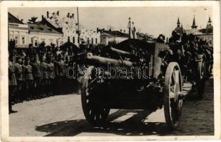 1940 Máramarossziget, Sighetu Marmatiei; bevonulás, ágyúk, Wizner Dávid üzlete / entry of the Hungarian troops, cannons, shop (fl)