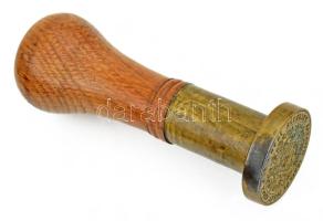 "Sz. K. Kassa Város Fő Bírói Hivatal Pecsétje 1846", réz pecsétnyomó, fa nyéllel, h: 11 cm...