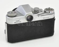 cca 1970 Zenit 3M fényképezőgép, Helios-44 2/58 objektívvel, eredeti kissé sérült bőr tokjában