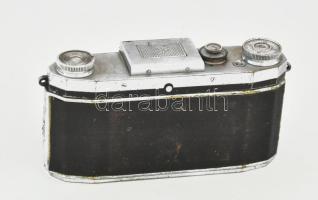 1949 Praktica FX fényképezőgép, kopott, használt állapotban, bőr tokjában