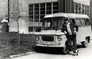 5db fekete-fehér kép autókról és buszokról / 5 pieces of black and white foto from cars and buses