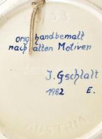 Nép mintás falitál, anya gyermekeivel, jelzéssel, hibátlan, d: 32,5 cm