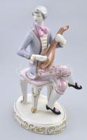 Hollóházi barokk zenész férfi figura, kézzel festett, jelzett, hibátlan, m: 22,5 cm