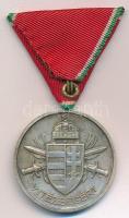 1939-1945. "Magyar Nagy Ezüst Vitézségi Érem" ezüstözött bronz kitüntetés, peremen "B...