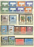 Europa CEPT kiadások 1956-1972 sok jó korai értékkel 16 lapos közepes berakóban. Tartalmas összeállí...