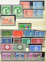 Europa CEPT kiadások 1956-1972 sok jó korai értékkel 16 lapos közepes berakóban. Tartalmas összeállí...