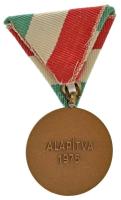 1975. "Pedagógus Szolgálati Emlékérem 1974" bronz kitüntetés mellszalagon, sérült tokban (...