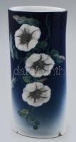 1900 Bernard Bloch váza. Ovális alapforma, futóvirág mintával, jelzéssel, talpánál pattanásokkal, m: 20 cm