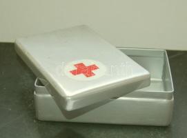 ~1950 Alumínium mentős elsősegélydoboz vöröskereszttel a fedelén / Aluminium first aid box