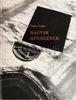 Dobos Lajos: Magyar műemlékek. A kötet képismertetőit író Kriszt György (?-2015) építész által DEDIKÁLT és Dobos Lajos (1928-?) fotóművész, épületfotós által ALÁÍRT! Bp., 1972, Képzőművészeti Alap Kiadóvállalata. Első kiadás. Kiadói kartonált papírkötésben, jó állapotban.
