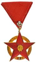 1957. "Vörös Csillag Érdemrend" aranyozott, zománcozott bronz kitüntetés mellszalagon, tokban T:XF hátlapon hiányzó kupak Hungary 1957. "Order of The Red Star" gilt, enamelled bronze decoration on ribbon, in case C:UNC missing cap on the back NMK 611.