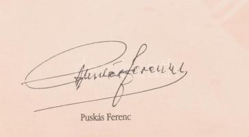 Puskás Ferenc (1927-2006) labdarúgó által aláírt bőr futball labda, tanúsítvánnyal