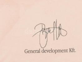 Puskás Ferenc (1927-2006) labdarúgó által aláírt bőr futball labda, tanúsítvánnyal