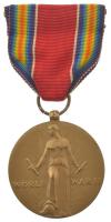 Amerikai Egyesült Államok 1945 "II. Világháborús győzelmi érem" bronz kitüntetés mellszalaggal T:XF USA ND "World War II Victory Medal" bronze decoration with ribbon C:XF