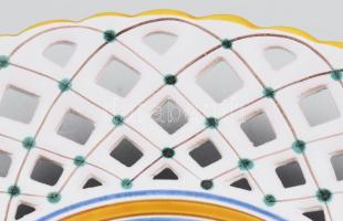 Modra keramik: dísztál. Áttört anyagú virágmintás mázas kerámia dísztál, jelzéssel, hibátlan, d: 26,...