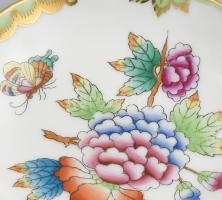 Herendi Viktória mintás váza. Kézzel festett jelzett, kis lepattanással az alján 17 cm + kis tálka 9...