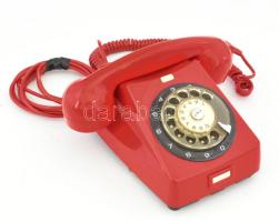 Telefongyár piros bakelit telefon, alján Magyar Posta tulajdona felirattal, jó állapotban