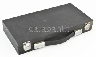 Régi összecsavarozható dákó, dobozában, kopással