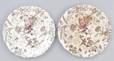 2 db Hüttl Tivadar fajansz tányér párban. Kézzel festett, jelzett, kis kopással. d: 25 cm