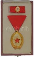 1964. "Munka Érdemrend" arany fokozata, zománcozott bronz kitüntetés mellszalagon, szalagsáv miniatűrrel, eredeti tokban T:AU,XF NMK 599.
