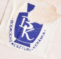 Bodrogkeresztúri kislány és a támadó kakas figura. Mázas kerámia, jelzett, hibátlan 16x17 cm