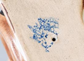 Kőbányai porcelán hordón ülő gyermek. Mázas porcelán, jelzett, hibátalan 12 cm