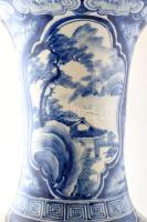 Hatalmas méretű modern kínai váza, talapzattal. Máz alatti kobaltkék színnel kézzel festett, jó álla...