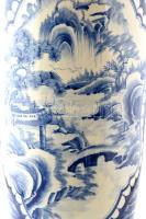 Hatalmas méretű modern kínai váza, talapzattal. Máz alatti kobaltkék színnel kézzel festett, jó álla...