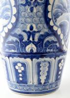 Hatalmas méretű modern kínai váza, talapzattal. Máz alatti kobaltkék színnel kézzel festett, jó álla...