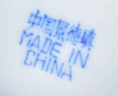 2 darab kínai leveses tál, egyiken repedéssel, jelzéssel, d: 11,5 cm