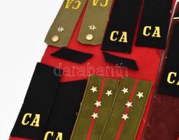 Militária sok darabos tétel: váll lapok, gombok, öv, jó állapotban