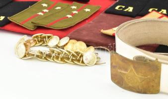 Militária sok darabos tétel: váll lapok, gombok, öv, jó állapotban